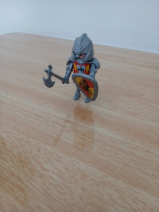 Playmobil Caballero con Hacha y Escudo