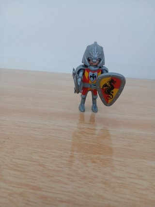 Playmobil Caballero con Hacha y Escudo