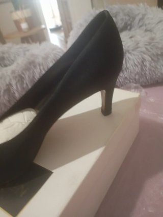Zapato tacón Lanvin negro con pedrería