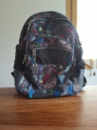 Mochila escolar Totto con estampado futbolero