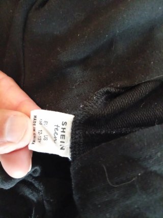 Sudadera negra con capucha para chica
