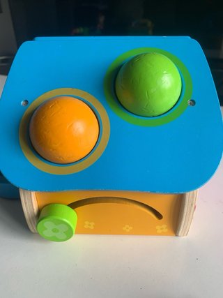 Juguete madera martillo bolas colores