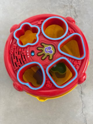 Tambor infantil con formas y sonidos