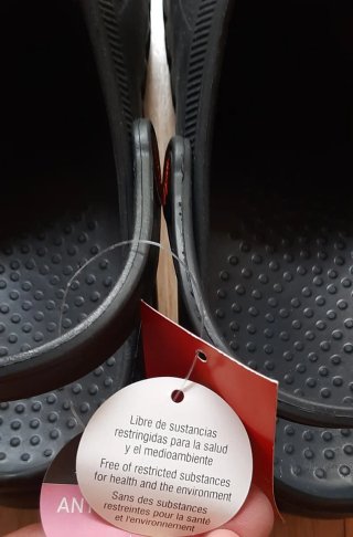 Zuecos tipo Crocs negros "Made in Spain"
