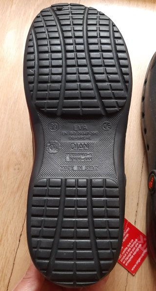 Zuecos tipo Crocs negros "Made in Spain"
