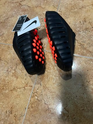 Chanclas Nike Negras y Naranjas