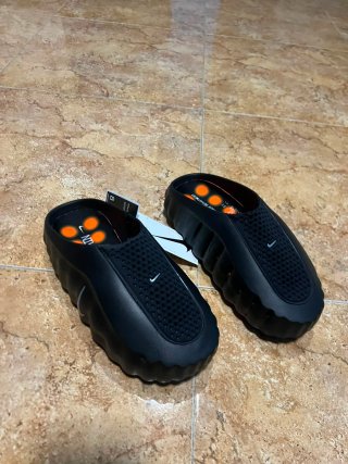 Chanclas Nike Negras y Naranjas