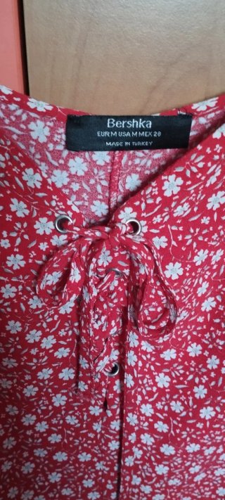 Mono corto Bershka floral talla M
