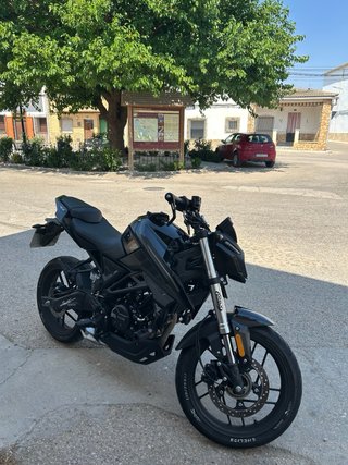 Voge 125R Negra 8500km 2025
