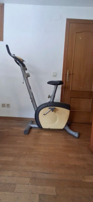 Bicicleta estática para ejercicio
