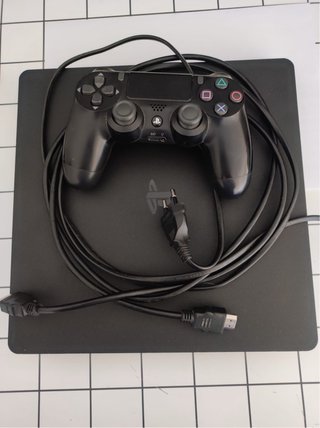 Consola PlayStation 4 Negra y videojuego Spiderman