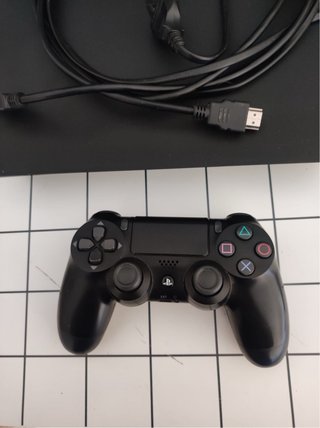 Consola PlayStation 4 Negra y videojuego Spiderman