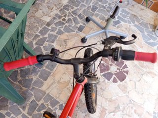 Bicicleta infantil roja Decathlon