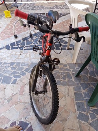 Bicicleta infantil roja Decathlon
