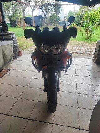 Honda Varadero 1000 Adventure Roja