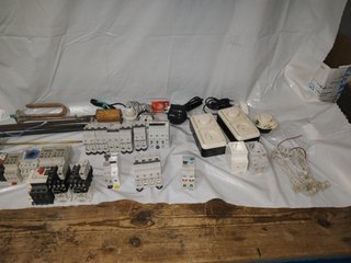 Lote material eléctrico y electrónica