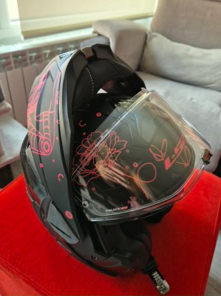 Casco Moto LS2 Negro con Dibujos Rosas