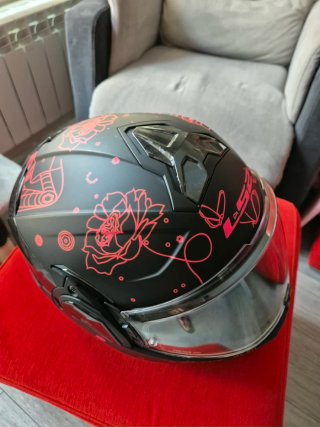 Casco Moto LS2 Negro con Dibujos Rosas