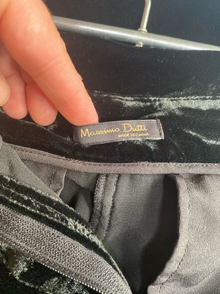 Pantalón pinzas terciopelo negro Massimo Dutti