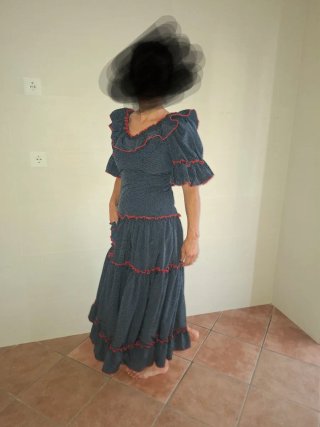 Bata flamenca azul con volantes
