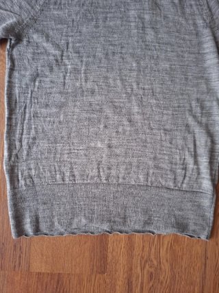 Blusa gris cuello alto manga corta