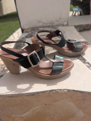 Sandalias de tacón mujer negras y doradas