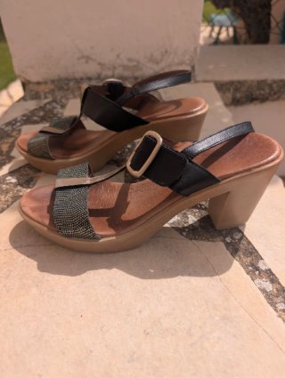 Sandalias de tacón mujer negras y doradas