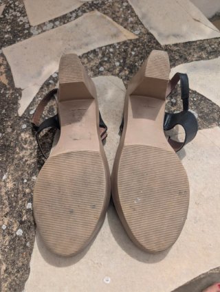 Sandalias de tacón mujer negras y doradas