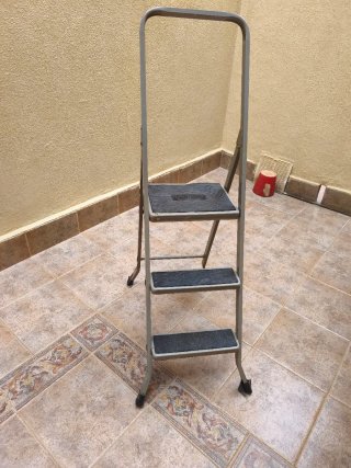 Escalera de hierro plegable