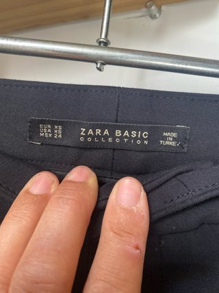 Pantalón Zara tobillero con detalle