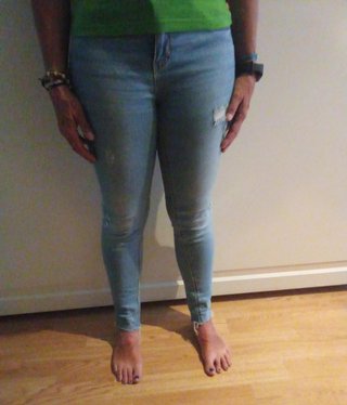Conjunto Camiseta Puma Verde y Vaqueros