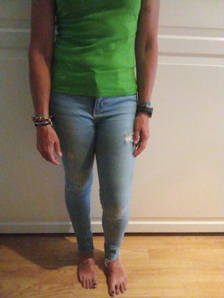 Conjunto Camiseta Puma Verde y Vaqueros