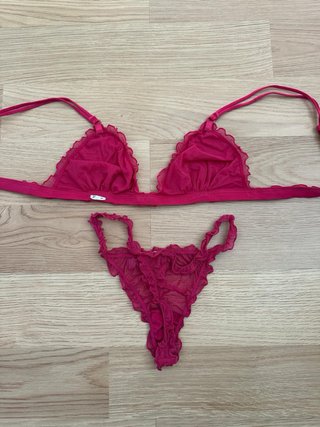 Conjunto lencería fucsia con corazones