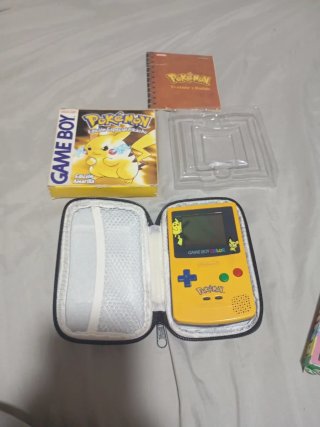 Game Boy Color edición especial Pikachu Amarillo