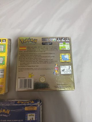 Game Boy Color edición especial Pikachu Amarillo