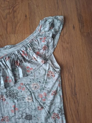 Blusa floral gris y rosa