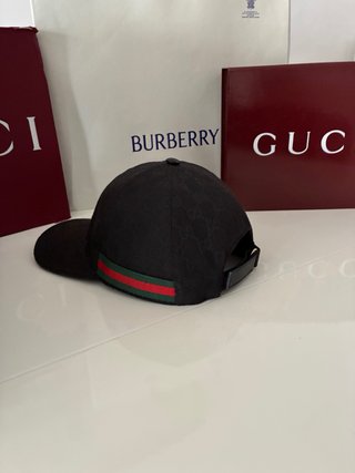 Gorra Gucci Negra con Raya Verde y Roja