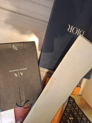 Lote Bolsas y Cajas Guess Louis Vuitton