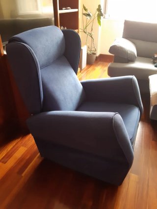 Sillón orejero reclinable azul