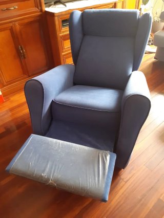 Sillón orejero reclinable azul
