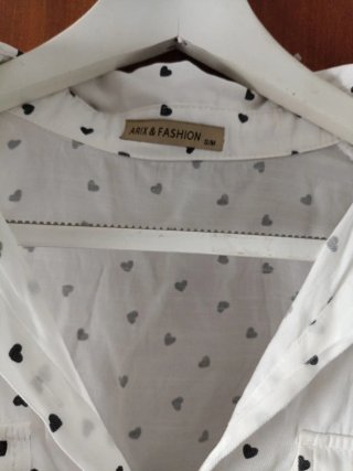 Camisa sin mangas con estampado de corazones
