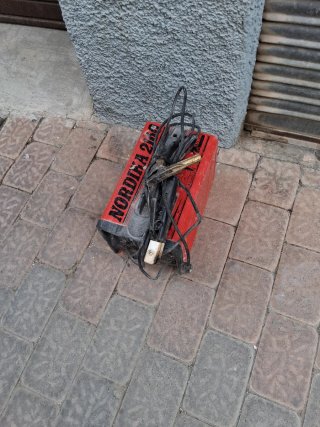 Soldadora Eléctrica NORDINA 2160.