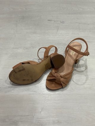 Sandalias Tiffosi T38 tacón bloque