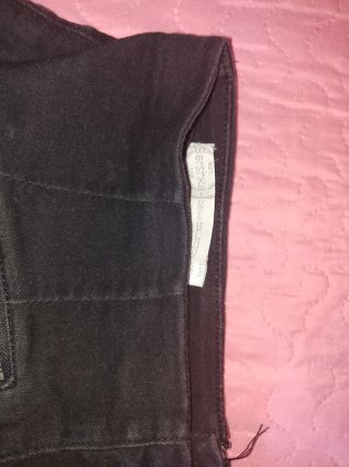 Pantalón corto negro con cremalleras