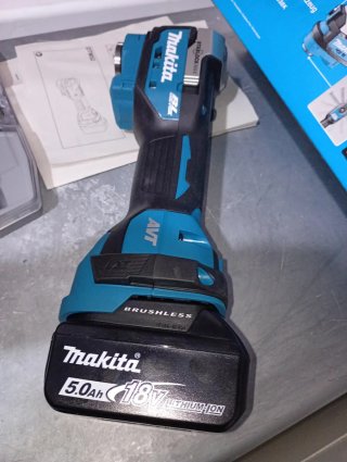 Makita DTM52 Multifunción + Batería + Accesorios