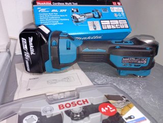 Makita DTM52 Multifunción + Batería + Accesorios