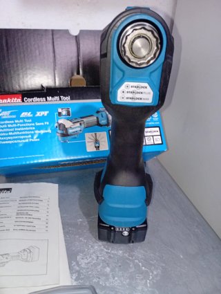 Makita DTM52 Multifunción + Batería + Accesorios