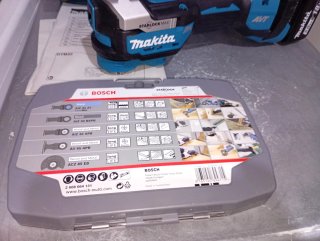 Makita DTM52 Multifunción + Batería + Accesorios