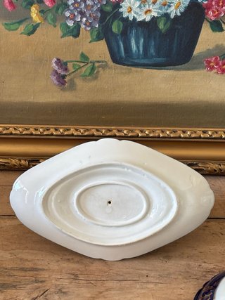 Salsera antigua con tapa porcelana