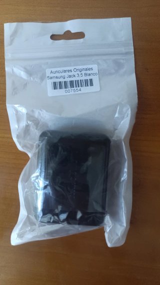 Auriculares blancos con jack 3.5mm